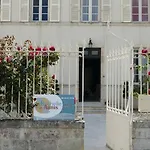 La Rochelle Et L'aunis Bed & Breakfast