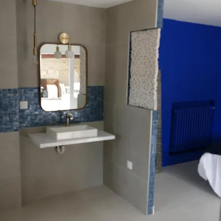 La Rochelle Et L'aunis Bed & Breakfast